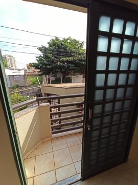 Apartamento (Valor de condomínio incluso água, gás e IPTU) entre as avenidas Wladimir Meirelles Ferreira e João Fiusa com 01 dormitório suíte, armário, sacada (quintal)