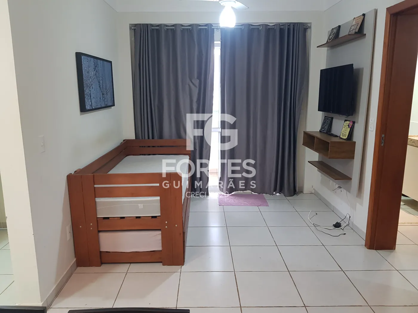 Alugar Apartamentos / Padrão em Ribeirão Preto R$ 1.800,00 - Foto 1