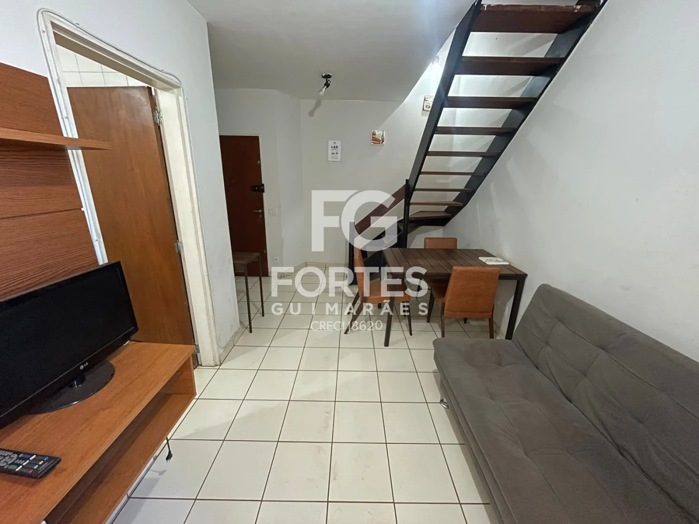 Alugar Apartamentos / Padrão em Ribeirão Preto R$ 1.300,00 - Foto 1