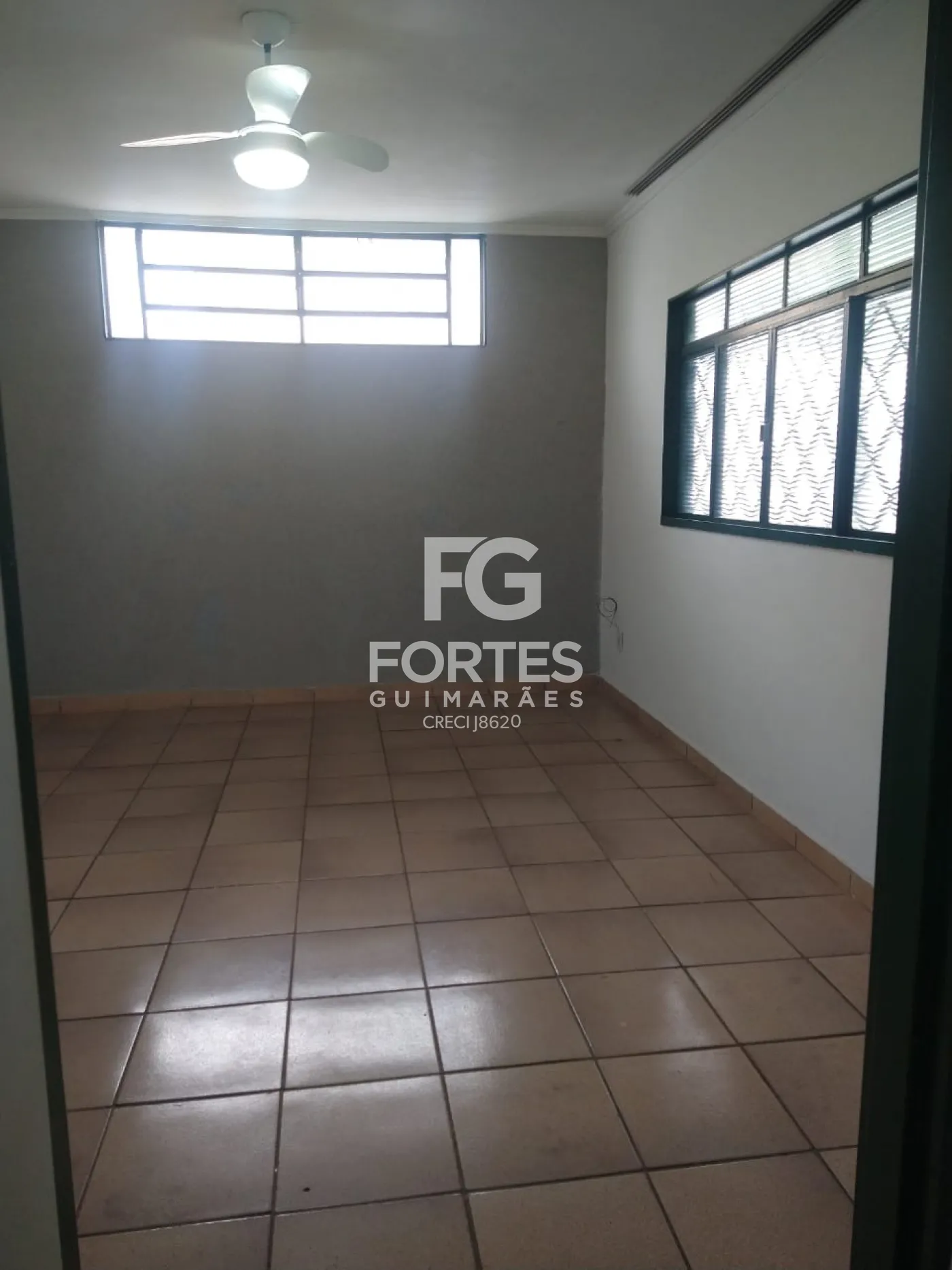 Alugar Casas / Padrão em Ribeirão Preto R$ 2.100,00 - Foto 2