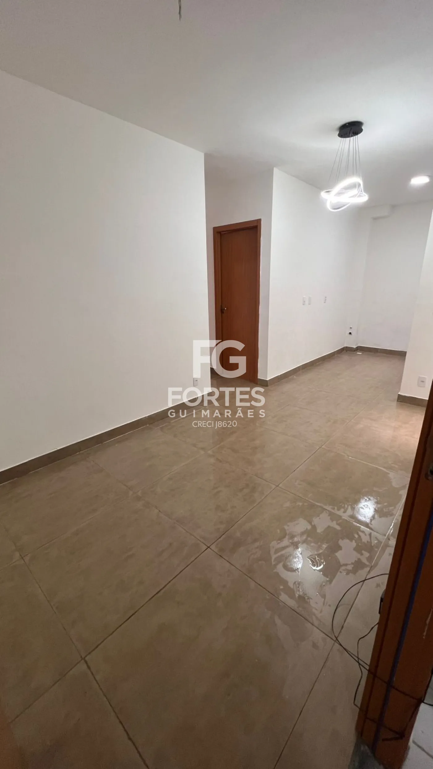 Alugar Apartamentos / Padrão em Ribeirão Preto R$ 1.200,00 - Foto 1