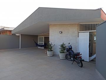 imagem 4 - Casa Térrea na avenida Santa Luzia com 177m², 3 quartos sendo 1 suíte e com armários, 2 banheiros sendo 1 suíte e 1 social e 1 com banheira de hidromassagem imagem 4 - Casa Térrea na avenida Santa Luzia com 177m², 3 quartos sendo 1 suíte e com armários, 2 banheiros sendo 1 suíte e 1 social e 1 com banheira de hidromassagem