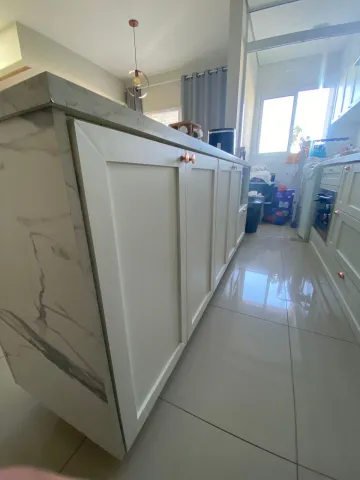 Apartamento Mobiliado e Decorado ao lado da Verace Pizza com 01 dormitório, armário, ventilador de teto, wc social com gabinete, espelho, box em vidro