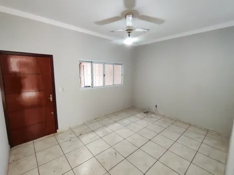 Casa Térrea em maravilhosa localização ao lados de supermercado e diversos segmentos de comércios e serviços, com 02 dormitórios (01 suíte)