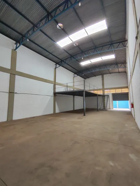 imagem 1 - Salão Comercial entre as avenidas Brasil e Thomaz Alberto Whately com 320m² AC (opção negociável de + 320m² ao lado) sendo salão em vão livre + 50m² de mezanino, pé direito de 7,50m, piso usinado para carga pesada imagem 1 - Salão Comercial entre as avenidas Brasil e Thomaz Alberto Whately com 320m² AC (opção negociável de + 320m² ao lado) sendo salão em vão livre + 50m² de mezanino, pé direito de 7,50m, piso usinado para carga pesada