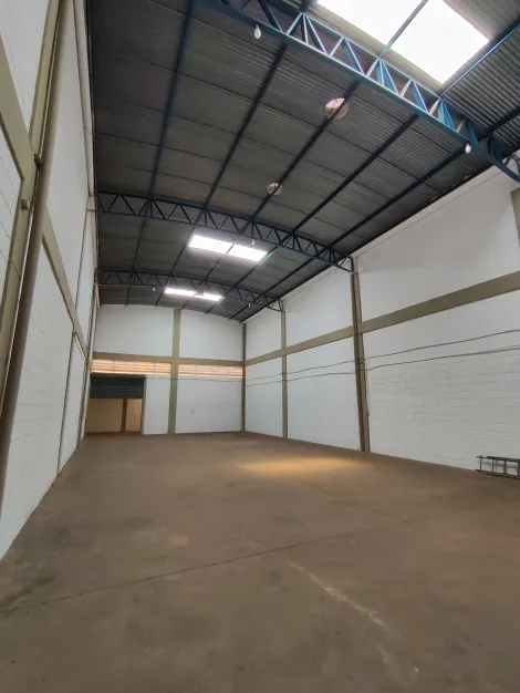 imagem 1 - Salão Comercial entre as avenidas Brasil e Thomaz Alberto Whately com 320m² AC (opção negociável de + 320m² ao lado) sendo salão em vão livre, pé direito de 7,50m, piso usinado para carga pesada imagem 1 - Salão Comercial entre as avenidas Brasil e Thomaz Alberto Whately com 320m² AC (opção negociável de + 320m² ao lado) sendo salão em vão livre, pé direito de 7,50m, piso usinado para carga pesada