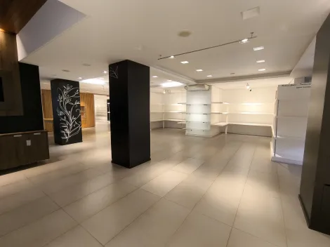 imagem 5 - Imóvel Comercial Sobrado com 900m² de área construída em um terreno de 890,50m², sendo um grande salão com divisória para show room planejado, espaço para escritório e com ares condicionados imagem 5 - Imóvel Comercial Sobrado com 900m² de área construída em um terreno de 890,50m², sendo um grande salão com divisória para show room planejado, espaço para escritório e com ares condicionados