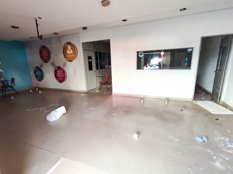 imagem 3 - Salão Térreo na Rua Duque de Caxias, em maravilhosa localização da região central com grande fluxo de pedestres e veículos, são 370m² AC com divisórias em eucatex (reversível para vão livre), 02 wc, cozinha, depósito e quintal. Piso em cerâmica esmaltada. imagem 3 - Salão Térreo na Rua Duque de Caxias, em maravilhosa localização da região central com grande fluxo de pedestres e veículos, são 370m² AC com divisórias em eucatex (reversível para vão livre), 02 wc, cozinha, depósito e quintal. Piso em cerâmica esmaltada.