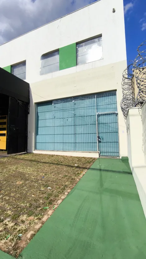 imagem 2 - Salão/ Loja com 72m² em vão livre e pé direito alto, fachada com vitrine em blindex, espaço para copa com pia, na avenida Meira Junior; imagem 2 - Salão/ Loja com 72m² em vão livre e pé direito alto, fachada com vitrine em blindex, espaço para copa com pia, na avenida Meira Junior;