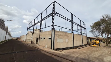 imagem 2 - Galpão Logístico 572,50m² com 2 docas em condomínio no Distrito Industrial de Cravinhos SP, localização estratégica e privilegiada do KM 295 da rodovia Anhanguera e com estrutura moderna e multiuso; imagem 2 - Galpão Logístico 572,50m² com 2 docas em condomínio no Distrito Industrial de Cravinhos SP, localização estratégica e privilegiada do KM 295 da rodovia Anhanguera e com estrutura moderna e multiuso;