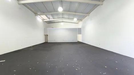 imagem 2 - Salão Comercial com 203m² em vão livre, pé direito alto e portão basculante eletrônico, no bairro Vila Albertina, atrás do Atacadão supermercado atacadista da Via Norte e Unidade de Vigilância Zoonoses; imagem 2 - Salão Comercial com 203m² em vão livre, pé direito alto e portão basculante eletrônico, no bairro Vila Albertina, atrás do Atacadão supermercado atacadista da Via Norte e Unidade de Vigilância Zoonoses;