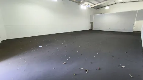 imagem 3 - Salão Comercial com 203m² em vão livre, pé direito alto e portão basculante eletrônico, no bairro Vila Albertina, atrás do Atacadão supermercado atacadista da Via Norte e Unidade de Vigilância Zoonoses; imagem 3 - Salão Comercial com 203m² em vão livre, pé direito alto e portão basculante eletrônico, no bairro Vila Albertina, atrás do Atacadão supermercado atacadista da Via Norte e Unidade de Vigilância Zoonoses;