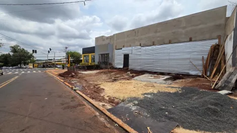imagem 3 - Salão/ Loja Comercial 320m² em vão livre, piso elevado e forro em gesso, fachada com vitrine, ao lado das avenidas Independência e  João Fiusa; imagem 3 - Salão/ Loja Comercial 320m² em vão livre, piso elevado e forro em gesso, fachada com vitrine, ao lado das avenidas Independência e  João Fiusa;