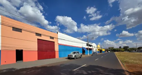 imagem 3 - Salão Comercial 330m² em vão livre, pé direito de 7 metros, piso em concreto reforçado, porta de entrada 5x5m e cobertura com estrutura metálica com telha de aço galvanizado, na avenida Costa e Silva e com saída para rodovia Anhanguera; imagem 3 - Salão Comercial 330m² em vão livre, pé direito de 7 metros, piso em concreto reforçado, porta de entrada 5x5m e cobertura com estrutura metálica com telha de aço galvanizado, na avenida Costa e Silva e com saída para rodovia Anhanguera;