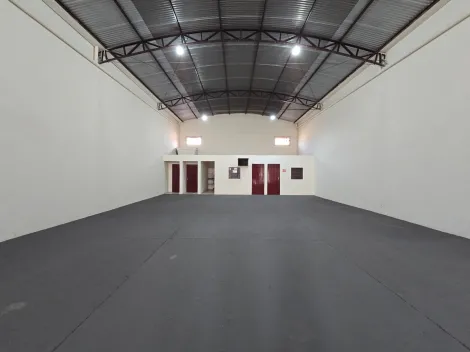 imagem 5 - Salão Comercial 330m² em vão livre, pé direito de 7 metros, piso em concreto reforçado, porta de entrada 5x5m e cobertura com estrutura metálica com telha de aço galvanizado, na avenida Costa e Silva e com saída para rodovia Anhanguera; imagem 5 - Salão Comercial 330m² em vão livre, pé direito de 7 metros, piso em concreto reforçado, porta de entrada 5x5m e cobertura com estrutura metálica com telha de aço galvanizado, na avenida Costa e Silva e com saída para rodovia Anhanguera;